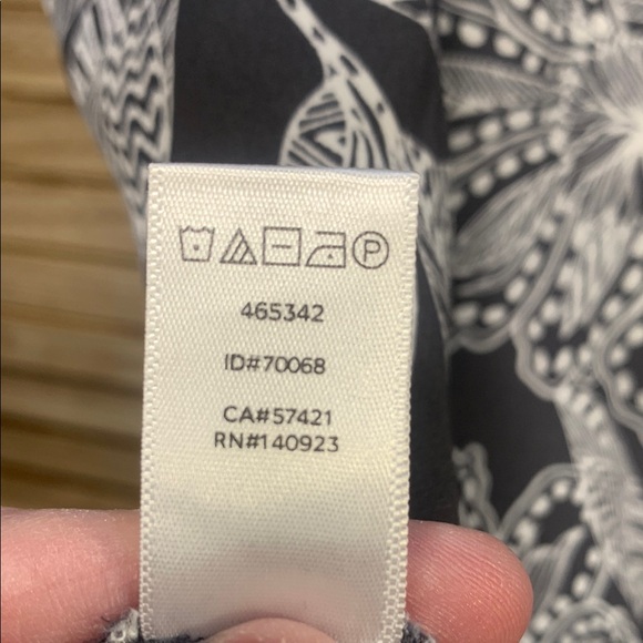 Loft Floral Gray White Women's Top Blouse Tie Front Size XL - Picture 8 of 9